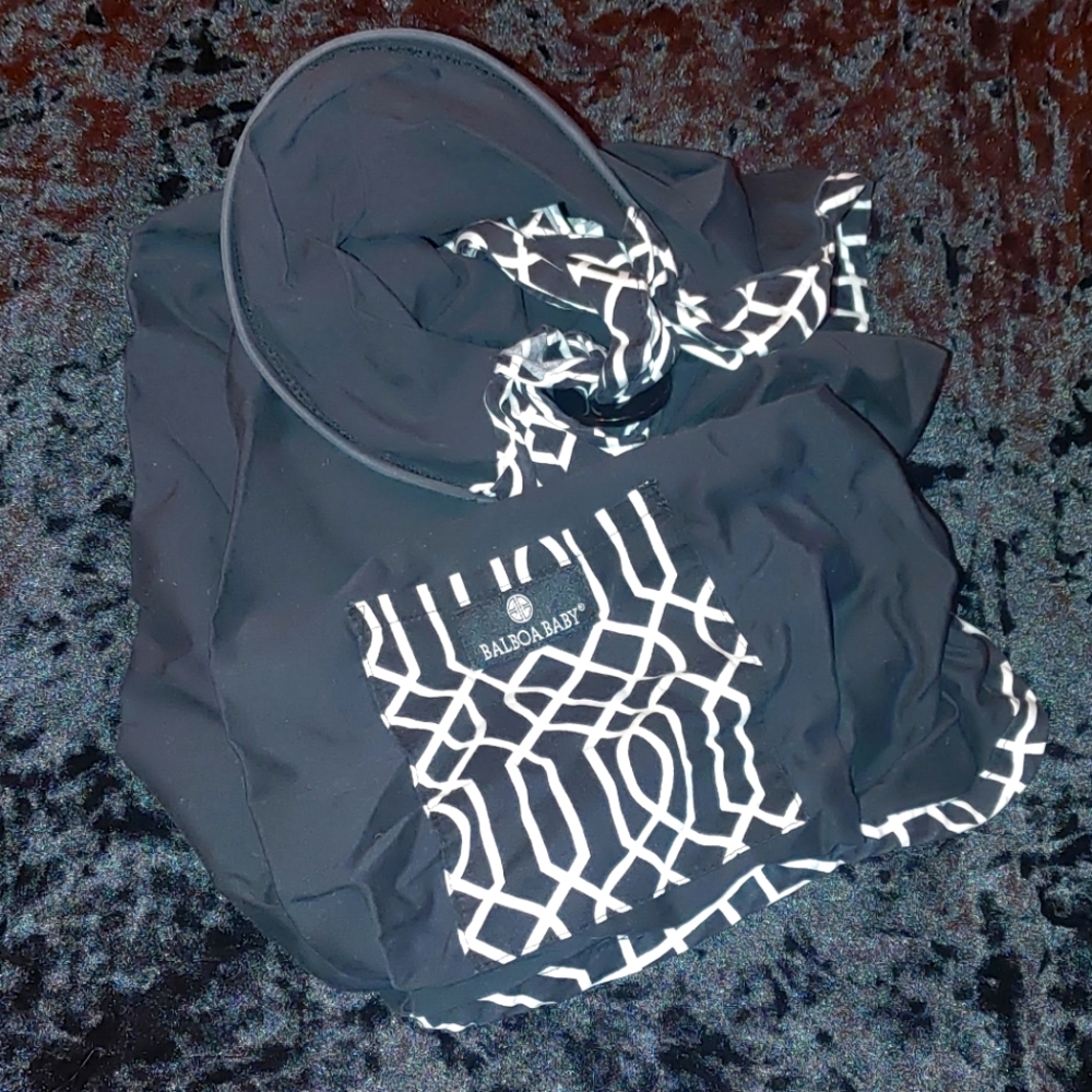 Balboa Baby Black & White Nursing Cover